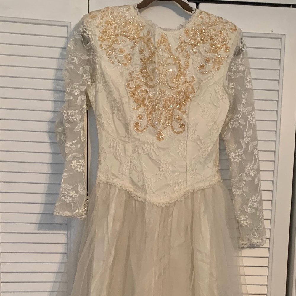 Wedding gown